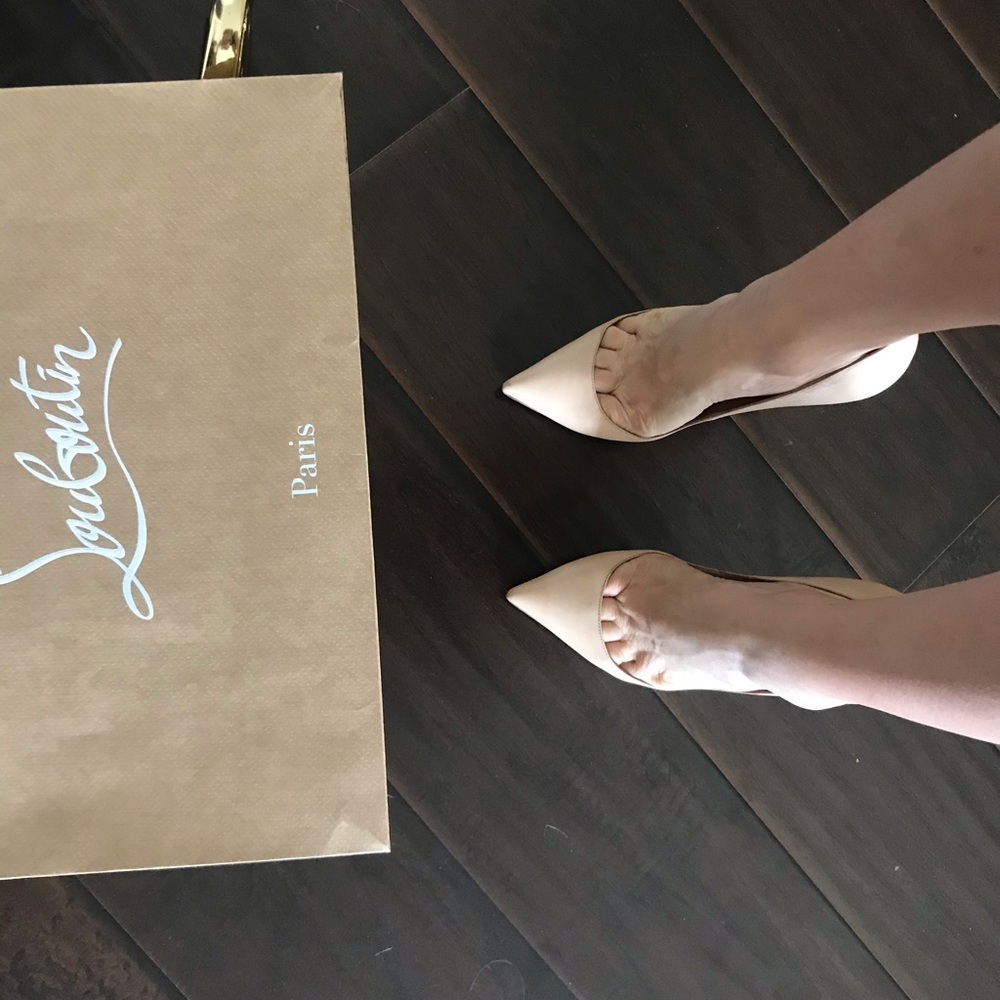 🌟 FREE 🌟 Shipping 🌟 Christian Louboutin Nude 💯 Wardrobe Must Have - Picture 2 of 13